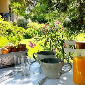 Mas Des Marguerites Frühstückspension